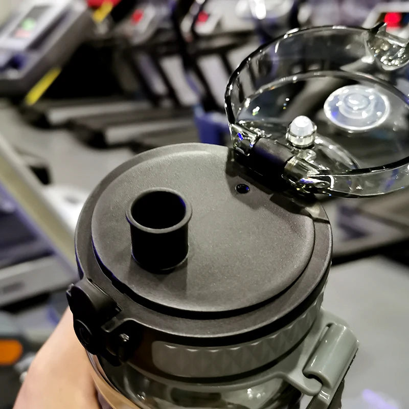 AquaGuard Pro: botella deportiva a prueba de fugas y sin BPA con durabilidad anticaídas